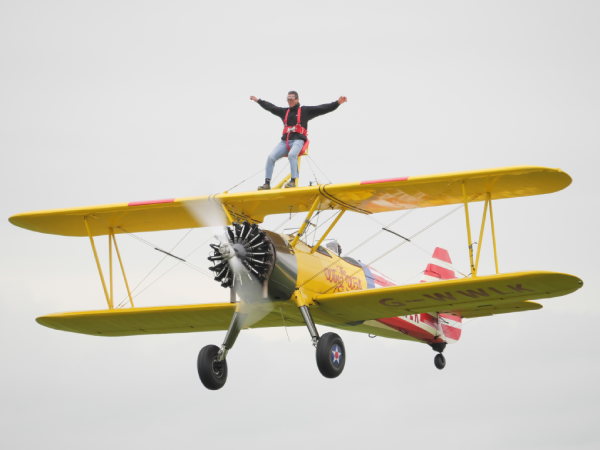 Nigel doing wingwalk